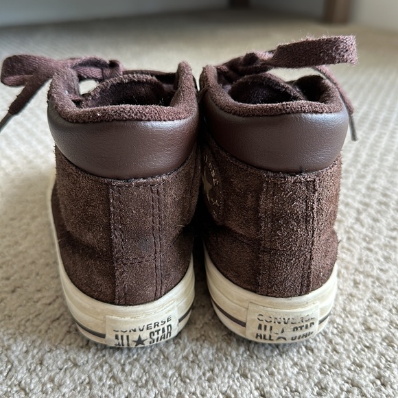 Little kid Converse - Brown suede. Boxed. - Picture 2 of 7